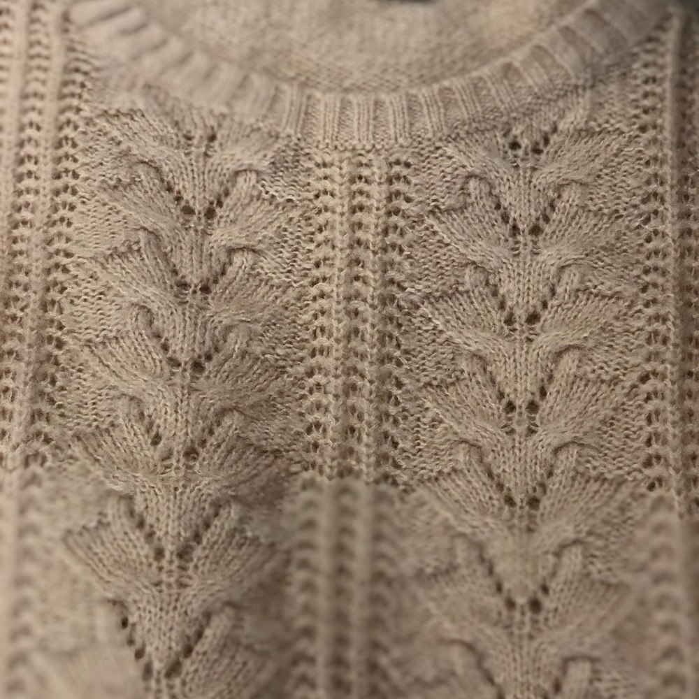 Forever 21 sweater ❤️❤️❤️ - Picture 4 of 6